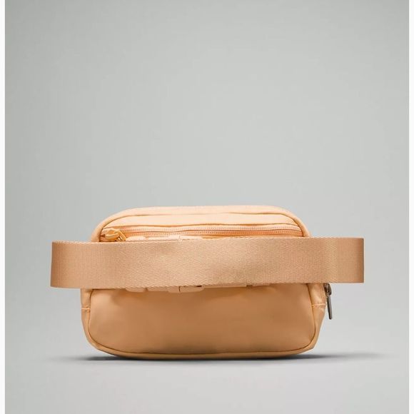 LULULEMON | ✨NEW✨ Everywhere Belt Bag 1L in Summer Glow - Picture 3 of 7
